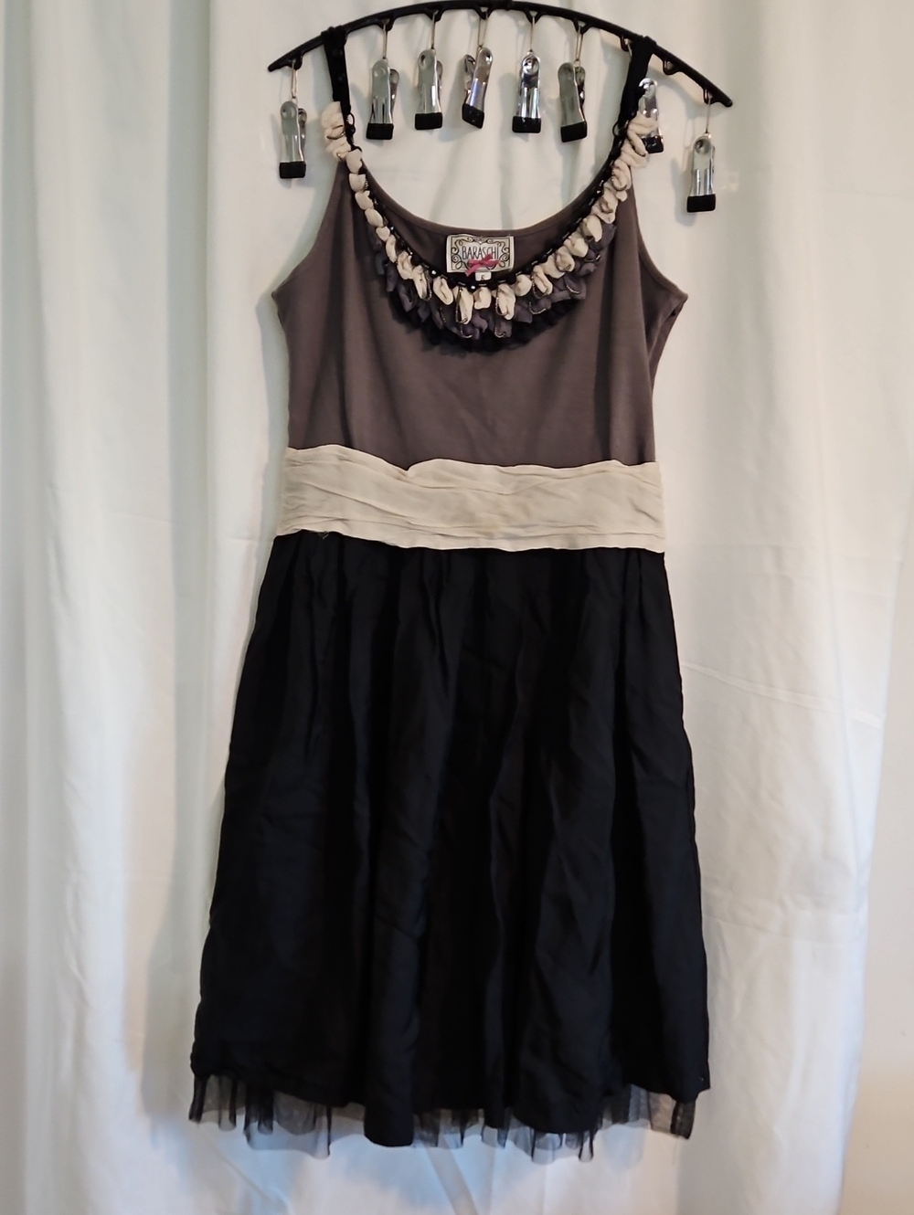 Yona Baraschi Women’s Gray and Black Sleeveless A-Line Dress with Cream Waist